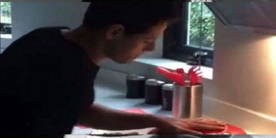 Así se prepara una tortilla española a la Chicharito