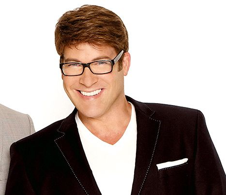 Encuentran a presentador de televisión muerto en un callejón