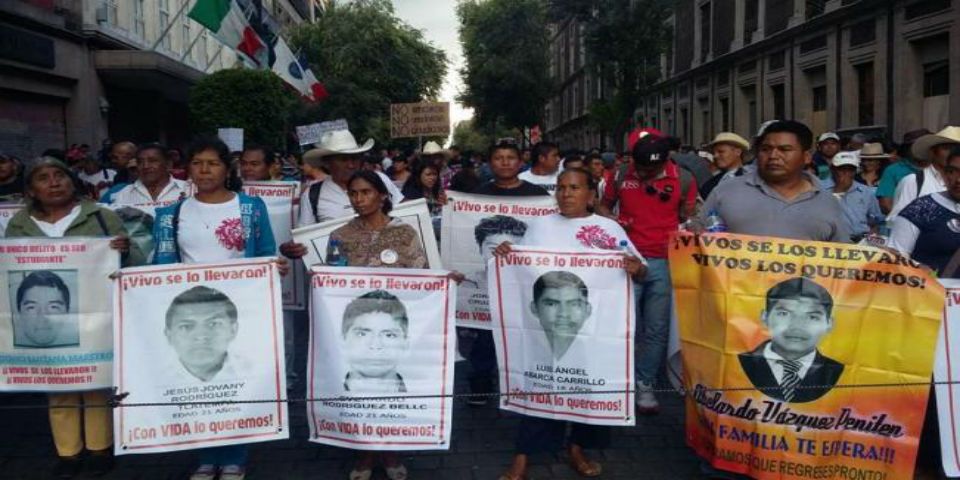 Padres de Ayotzinapa y Tierra Blanca se reunirán la próxima semana Padres de Ayotzinapa y Tierra Blanca se reunirán la próxima semana