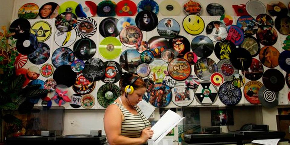 El pueblo que produce millones de discos de vinilo
