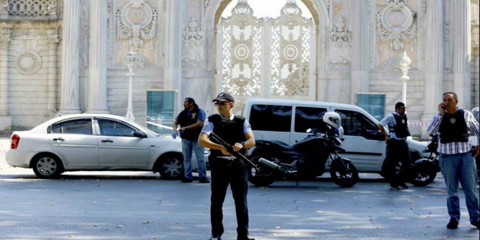 Atacan oficina del primer ministro de Turquía