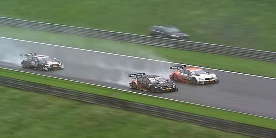 Descalifican a piloto por agresivo Descalifican a piloto por agresivo