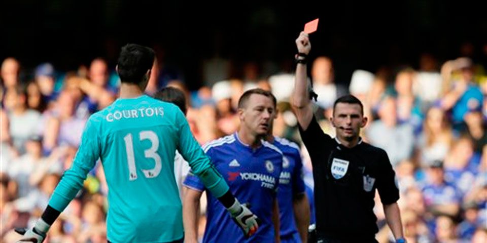 Un Chelsea con 10 hombres empata con el Swansea