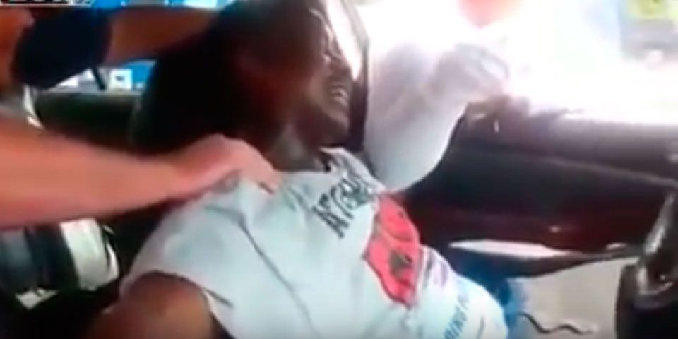 Video: Retienen a asaltante mientras esperan a la policía