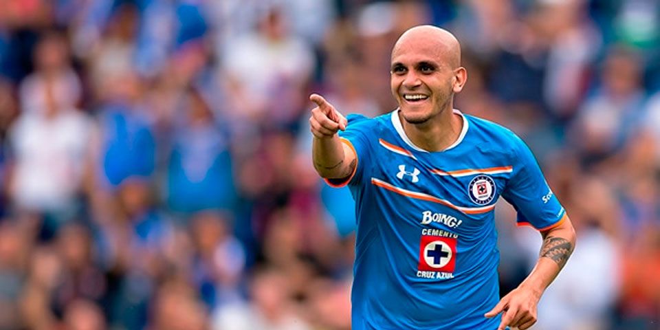 Cruz Azul sigue mejorando y tumba al León