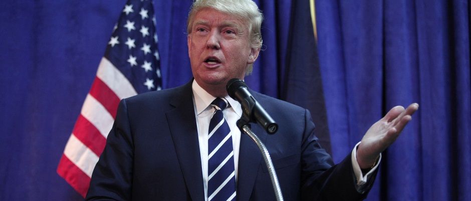 Trump critica a Zuckerberg por contratar inmigrantes