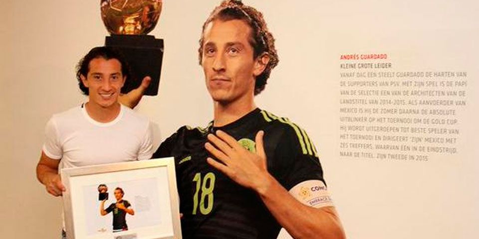 Nuevo homenaje del PSV a Andrés Guardado