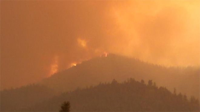 Video: escapa de un incendio en su automóvil Video: escapa de un incendio en su automóvil