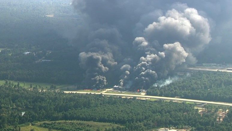 Fábrica de químicos se incendia en Texas