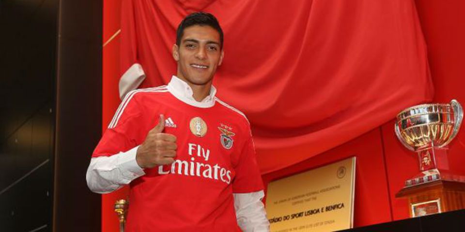 Los traspasos de mexicanos más caros en Europa - jiemenez-en-benfica