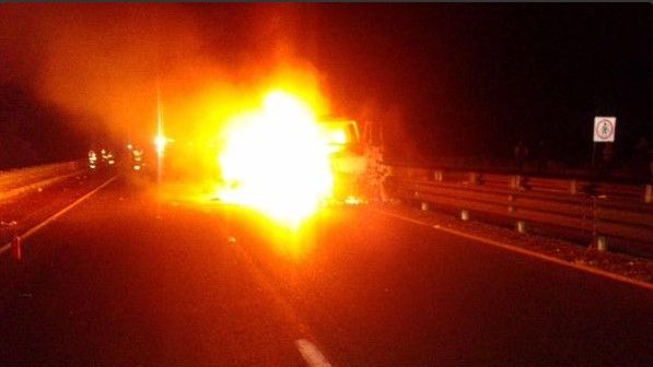 Tráiler se incendia en Puebla