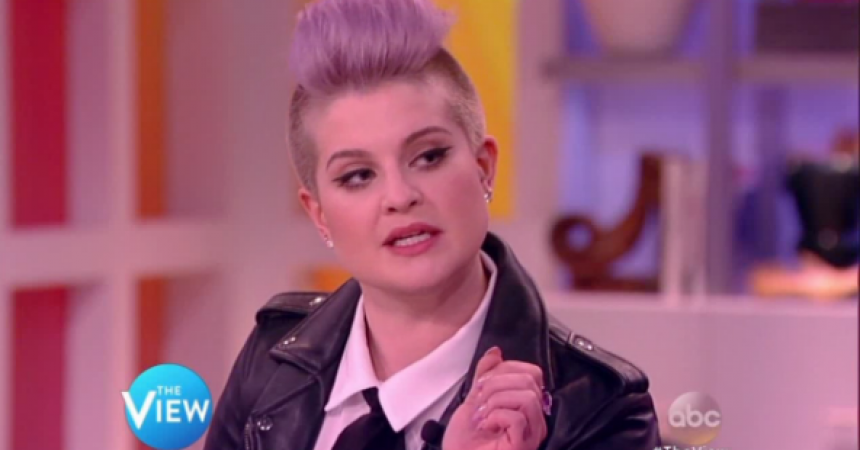 Kelly Osbourne falla al defender a latinos ante Trump