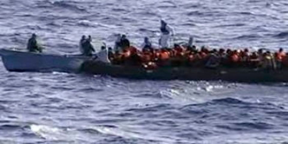 Mueren 37 en naufragio frente a costas de Libia