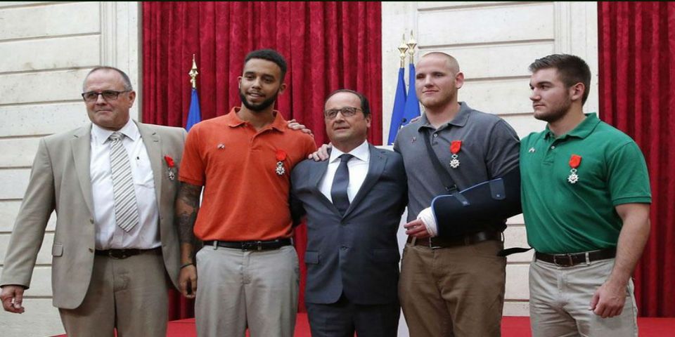 Francia otorga Legión de Honor a tres militares de EE. UU.