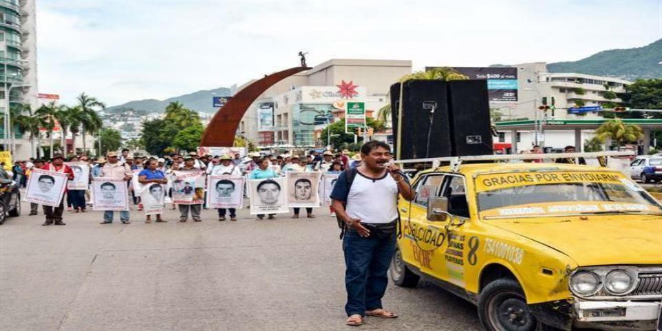 Maestros se movilizan en Acapulco
