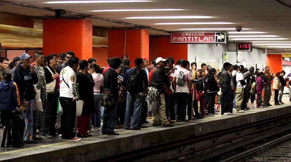 Detienen a sujeto armado en Metro Pantitlán