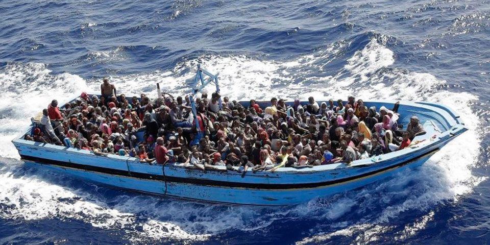 Guardia costera italiana rescata a 4 mil 400 migrantes en el mar