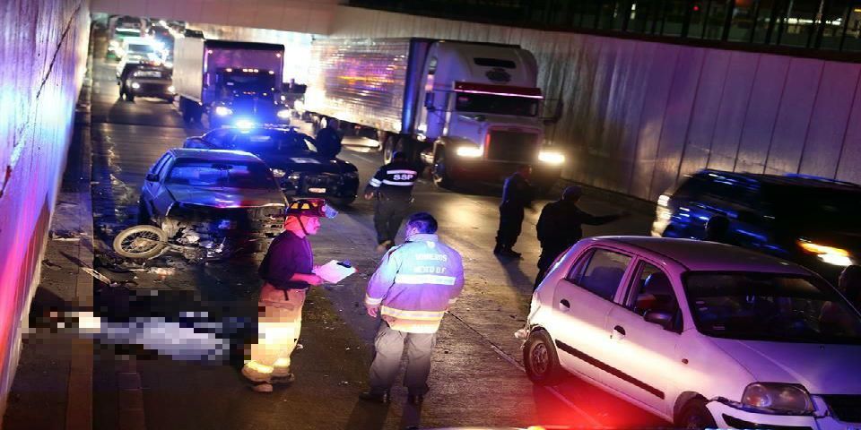 Motociclista muere atropellado en Circuito Interior