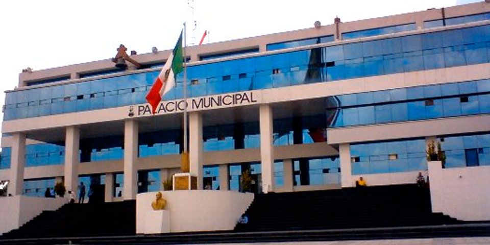 Policías impiden embargo de oficinas municipales de Naucalpan Policías impiden embargo de oficinas municipales de Naucalpan