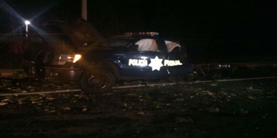 Camión choca con patrulla de la PF; mueren dos policías