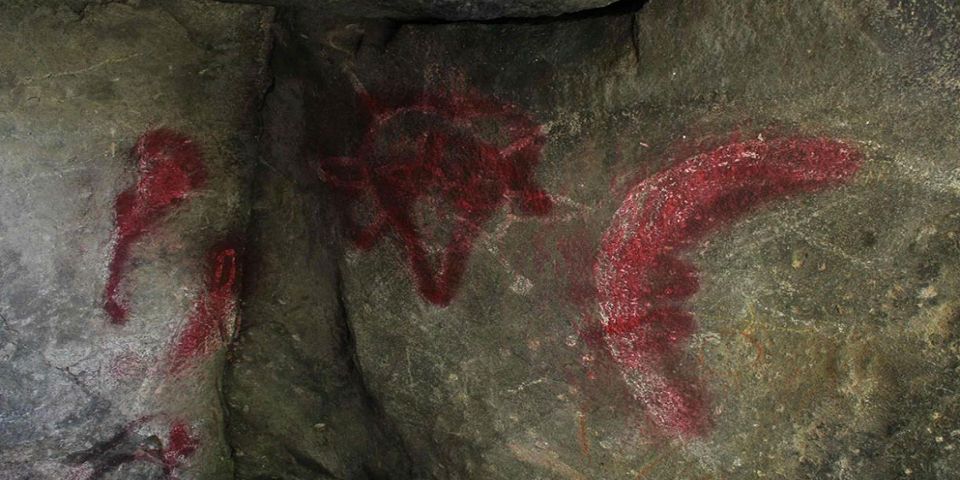 Grafitean pinturas rupestres de Peña de Pilares, Tlaxcala Grafitean pinturas rupestres de Peña de Pilares, Tlaxcala