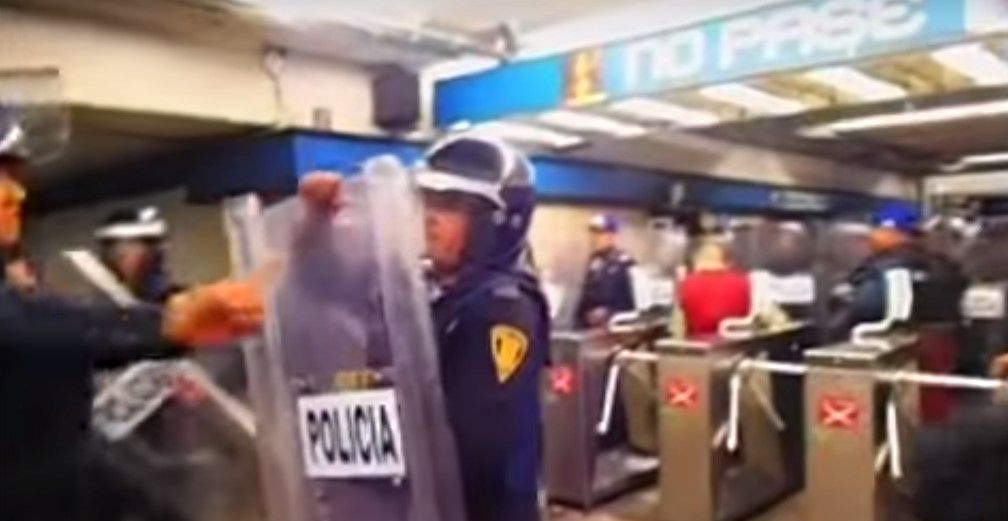Suspenden a policías involucrados en agresión en metro Zócalo