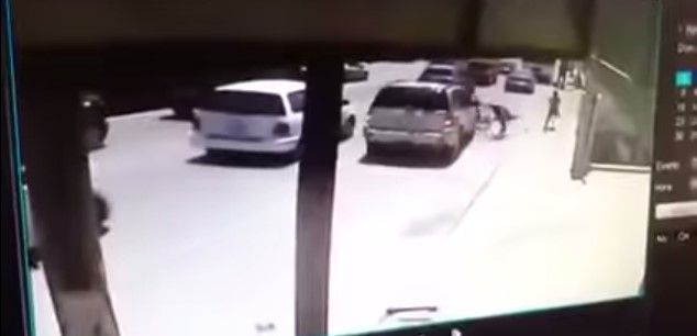 Video: camioneta atropella a dos niños en Ciudad Juárez y se fuga