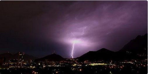 Tormenta eléctrica deja sin luz a 135 mil habitantes de NL