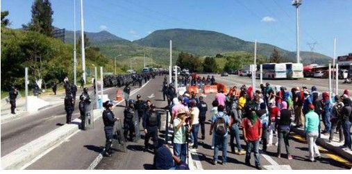 Normalistas toman la Secretaría de Educación de Guerrero