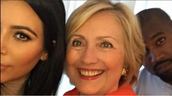 Kim Kardashian se toma selfie con Hillary Clinton