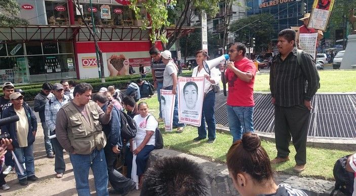 Sabíamos que mentían: padres de normalistas