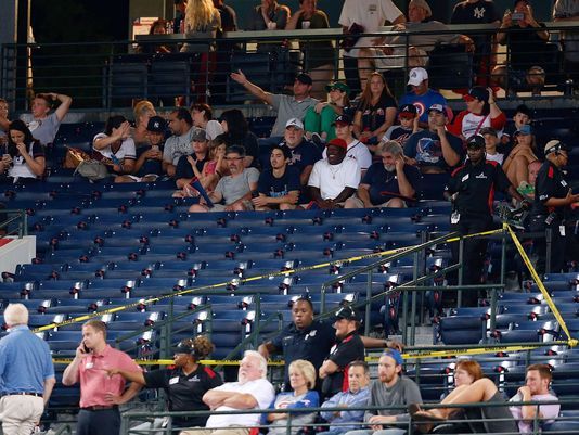 Muere fanático durante juego de béisbol