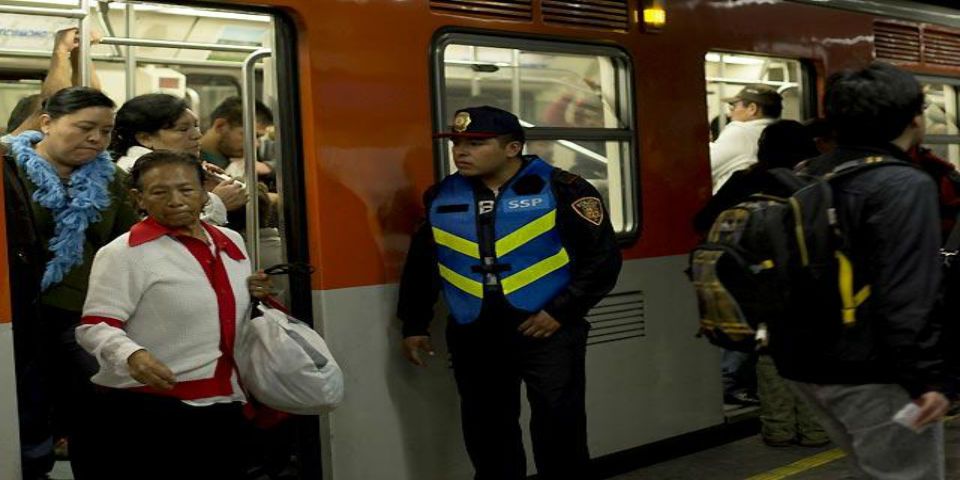 Remiten a 382 vendedores ambulantes del Metro