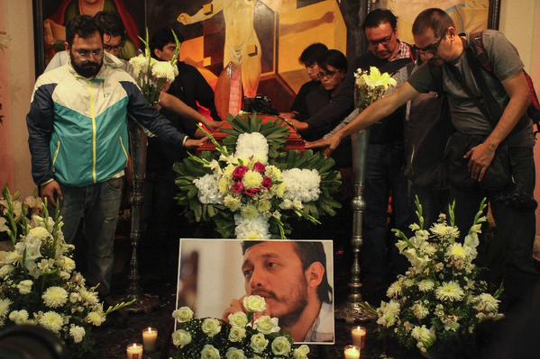 Derechos Humanos solicita investigación íntegra del caso Narvarte - velorio-ruben-espinosa-1