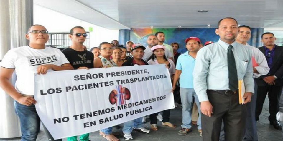 Venezolanos recurren a medicamentos veterinarios ante escasez