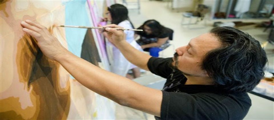 Artista mexicano pinta mural para el papa en Filadelfia