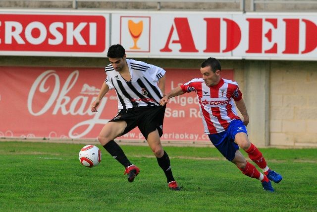 Encapuchados vandalizan club de futbol Encapuchados vandalizan club de futbol