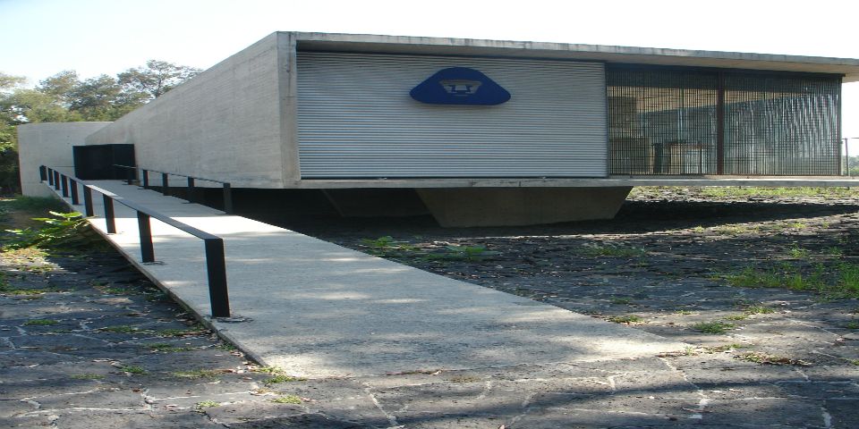 Roban tienda de Pumas en CU