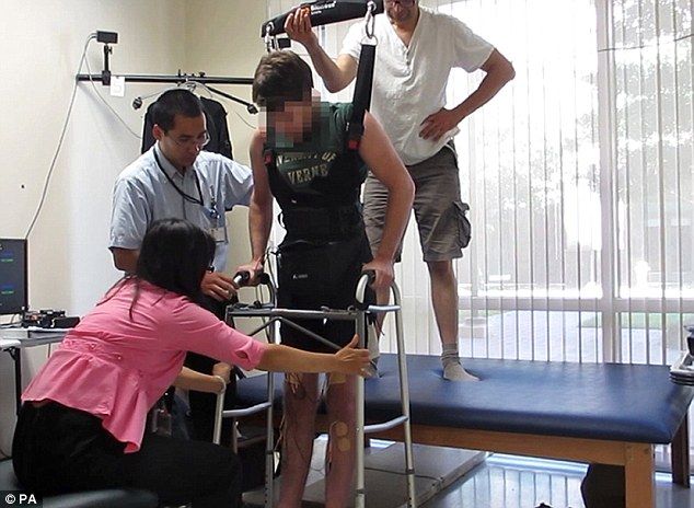 Video: parapléjico camina usando sus ondas cerebrales