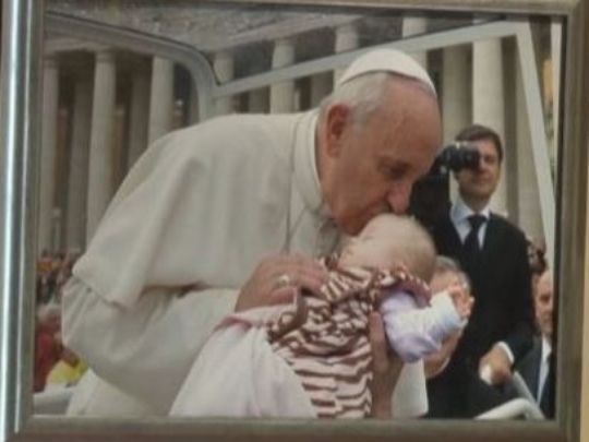 Madre asegura que el papa Francisco curó a su bebé Madre asegura que el papa Francisco curó a su bebé