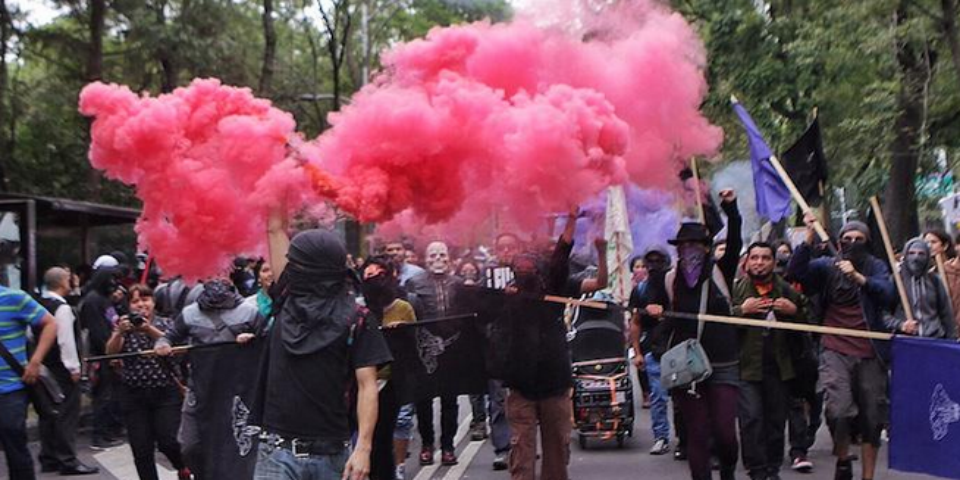 Grupos de anarquistas se inflitran en marcha pacífica