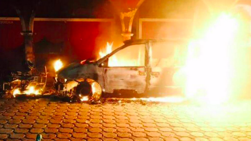 Atacan alcaldía en Puebla durante protesta