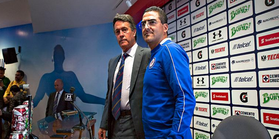 Joaquín Moreno, técnico interino de Cruz Azul