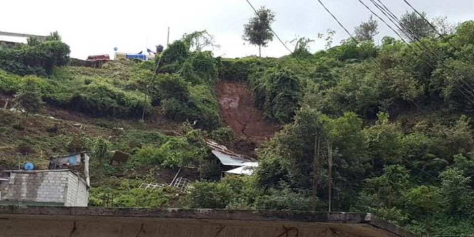 Deslave en Puebla deja tres menores muertos