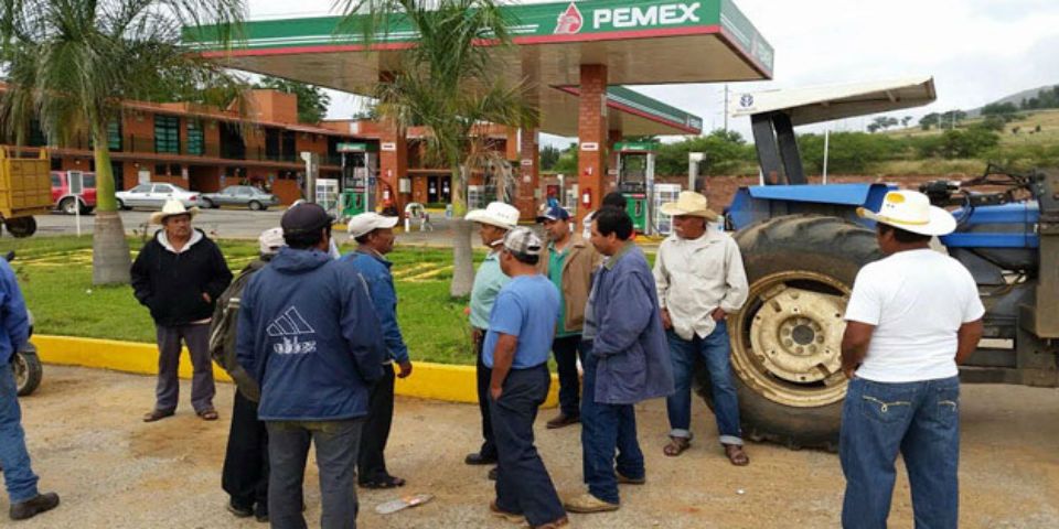 Campesinos toman alcaldía y gasolinera en Huixtepec, Oaxaca
