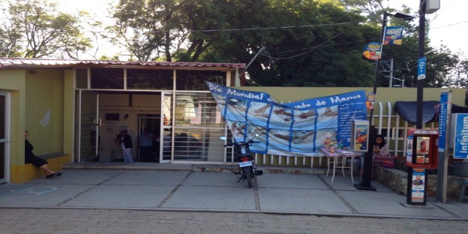 Mujer da a luz en su auto porque el hospital está en paro