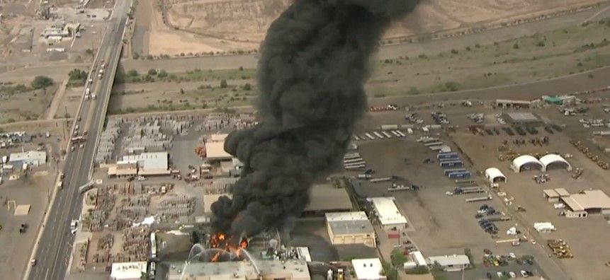 Explota planta de alquitrán en Arizona