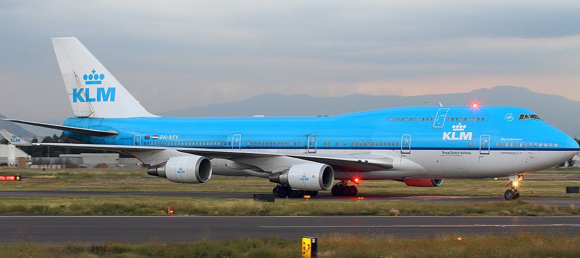 KLM le encuentra un amigo en Ámsterdam para visitar la ciudad - KLM-PH-BFV-airliners