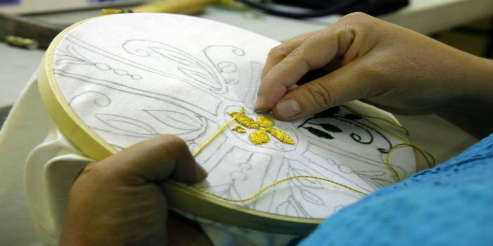 Mujeres mexicanas confeccionan manteles para visita del Papa en NY