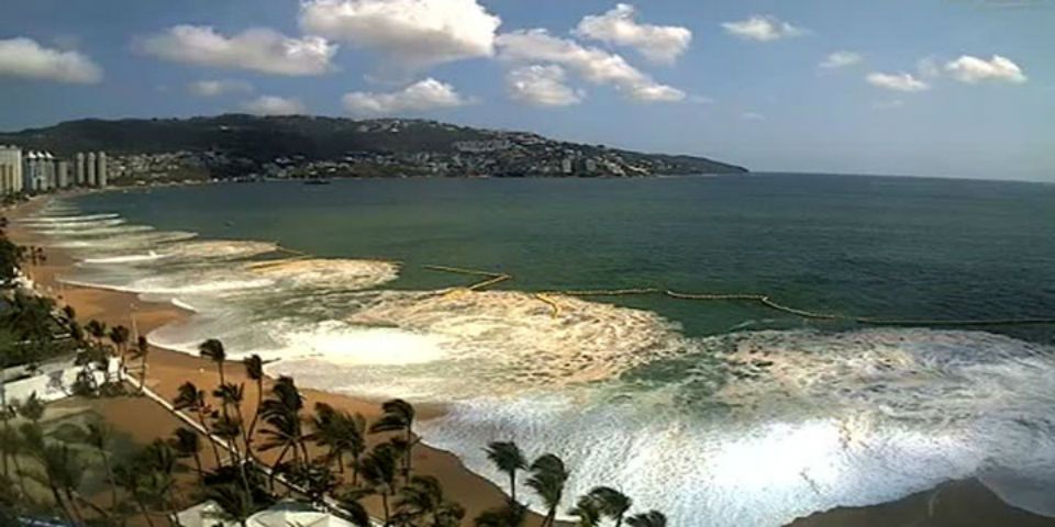 Mar de fondo obliga a cerrar los puertos de Acapulco y Zihuatanejo